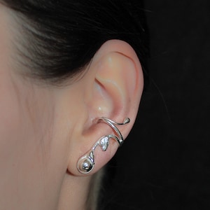 Earcuff with silverpearl in polished silver 925, 228S