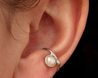 Earcuff - Creole with freshwaterpearl white, silver, handmade, 105S