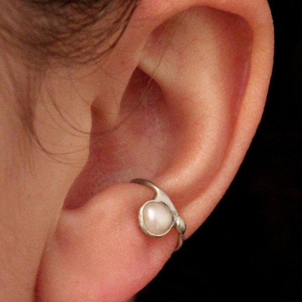 Earcuff - Creole with freshwaterpearl white, silver 925, handmade, 105S