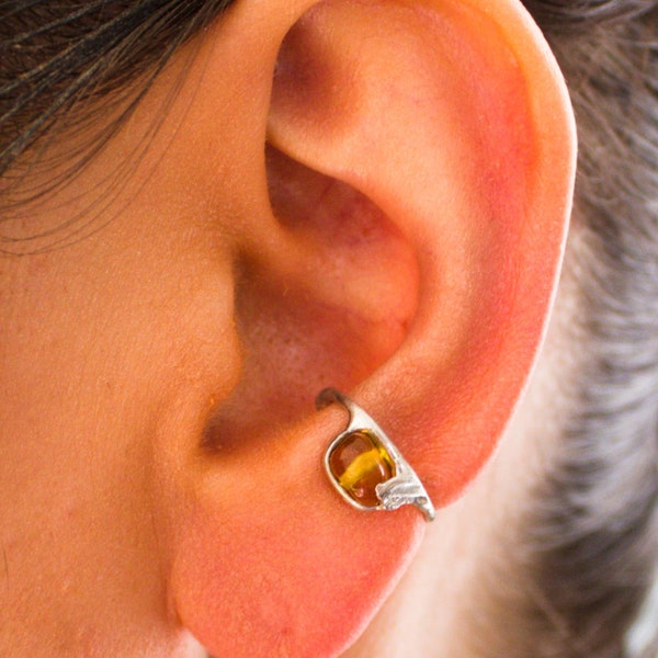 Earcuff with amber, silver, handmade, 110S