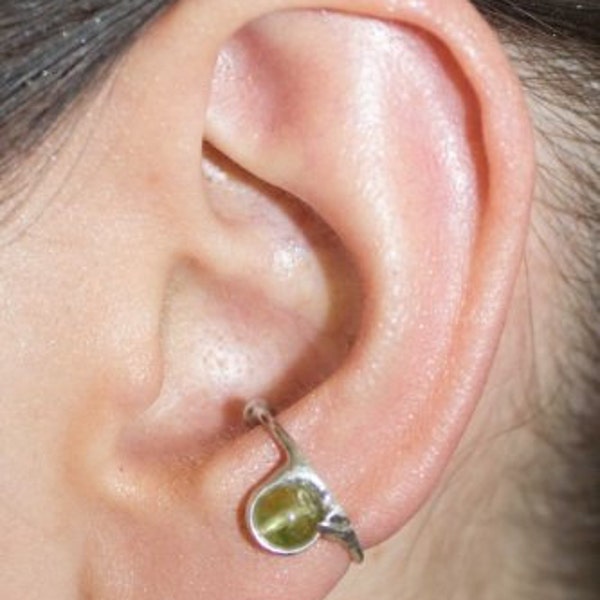 Earcuff - Creole with peridot, silver, handmade, 122S