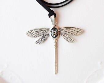 Indian silver dragonfly necklace, silver animal necklace, eco friendly leather necklace, geometrical necklace, elegant necklace for her