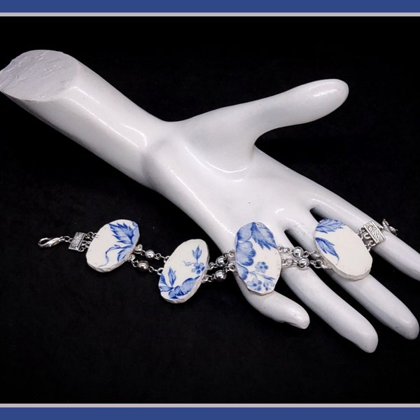 Pulsera ajustable azul y blanca de porcelana rota hecha a mano