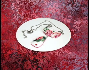 Collier en deux parties en porcelaine brisée rose rouge fait à la main