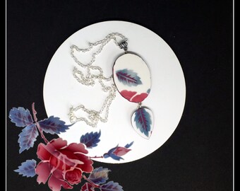 Pendentif Français fait main de Digoin cassé de porcelaine grand pendentif rose rouge à deux parties