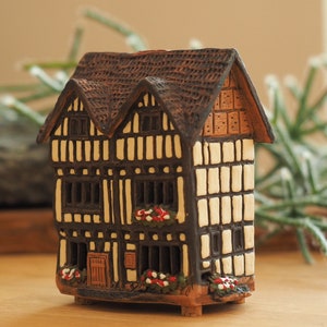 Midene ceramic house Cone Incense Holder incense burner Handmade Collectible miniature house of Nash&#39;s Hause in Stradford-upon-Avon R305