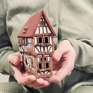 Midene Ceramic house Tea light Candle Holder Home decor Collectible miniature house replica of Historic house in Bernkastel-Kues R255