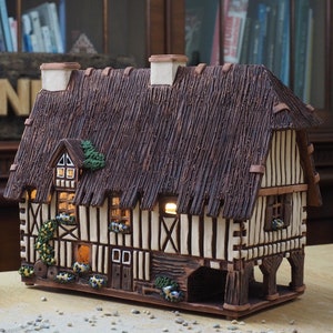 Midene Keramikhus Värmeljusstake Handgjord heminredning Lera miniatyrhus replika av det historiska huset Normandie E218 Tiny House