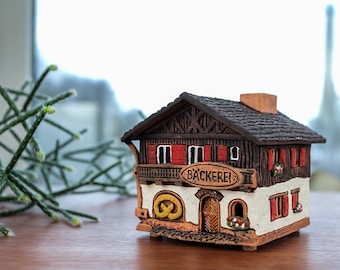 ドイツ、ローテンブルクのベーカリー。陶器のティーライトハウス、陶器