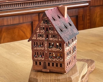 ドイツの家。陶器のキャンドルハウス。キャンドルホルダー。キャンドル