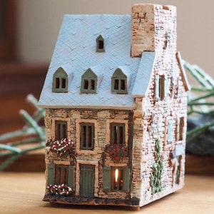 Photophore maison en céramique : réplique miniature québécoise de collection