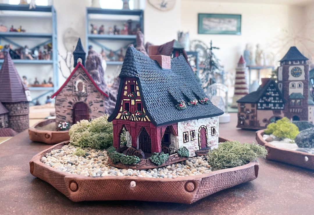 Midene Ceramic Miniature House Replica of the Fachwerkhaus