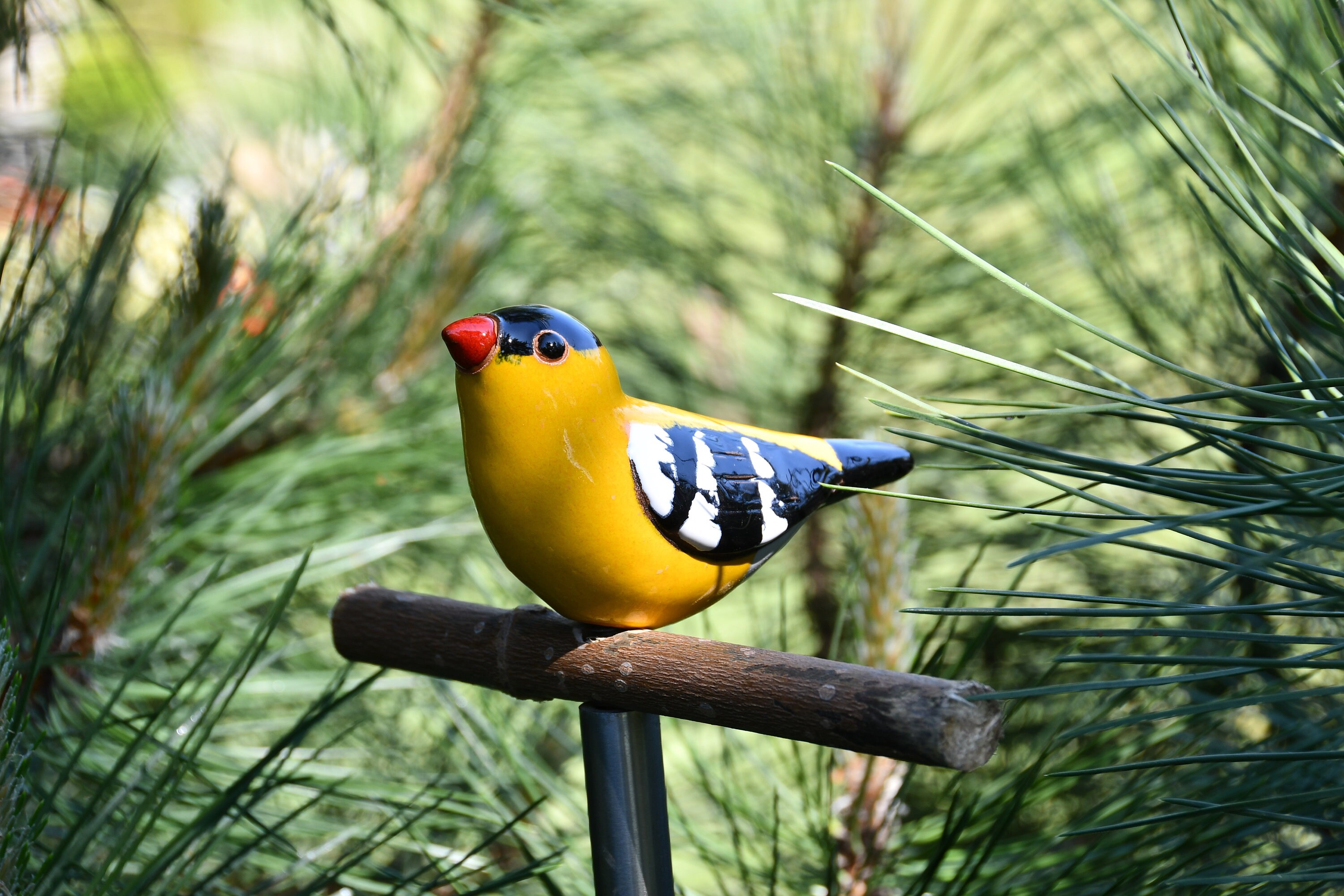 Handmade Frostproof Ceramic Goldfinch Wild Canary Bird Garden