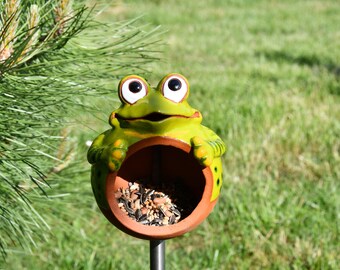 Mangiatoia per uccelli in ceramica fatta a mano, a forma di rana, da giardino - Italia