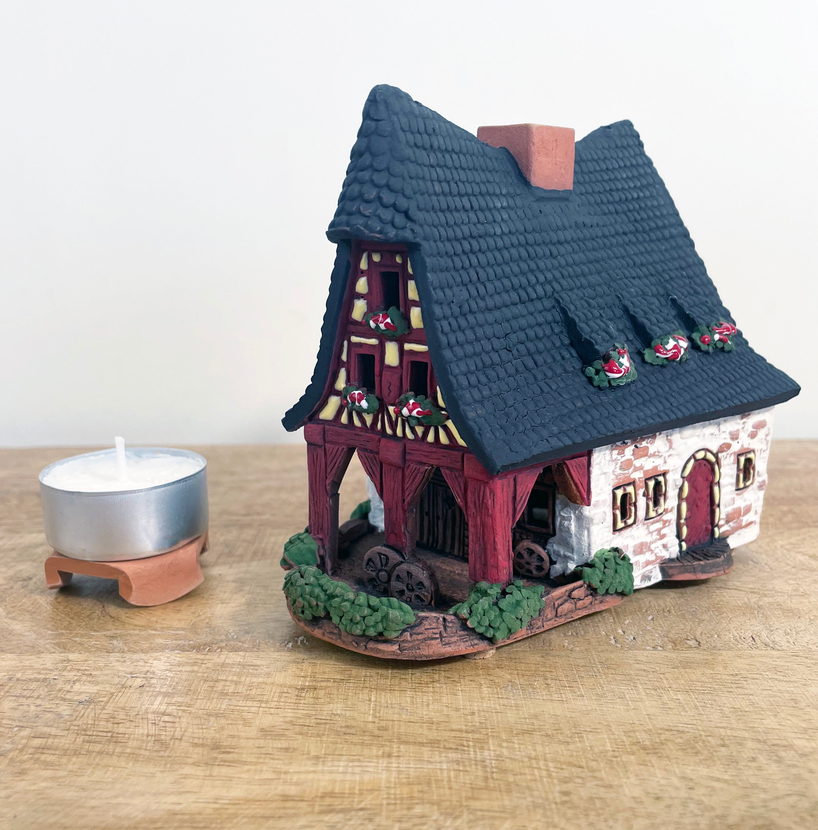 Midene Ceramic Miniature House Replica of the Fachwerkhaus