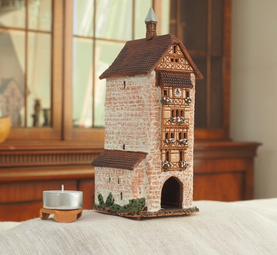 ドイツ製　置物　レアな未使用品の陶器の時計台の置物！これ一つで街並み完成！ 手作り陶器製ドルダータワーティーライトホルダー - アルザス