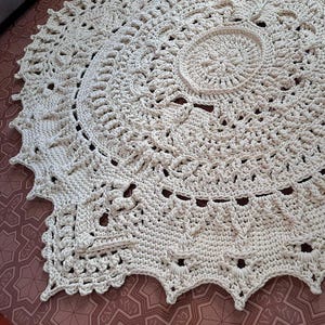 Crochet Lace Rug Oval Shape With A Figured Edge And Textured Pattern crochet-lace-rug-oval-shape-with-a-figured-edge-and-textured-pattern