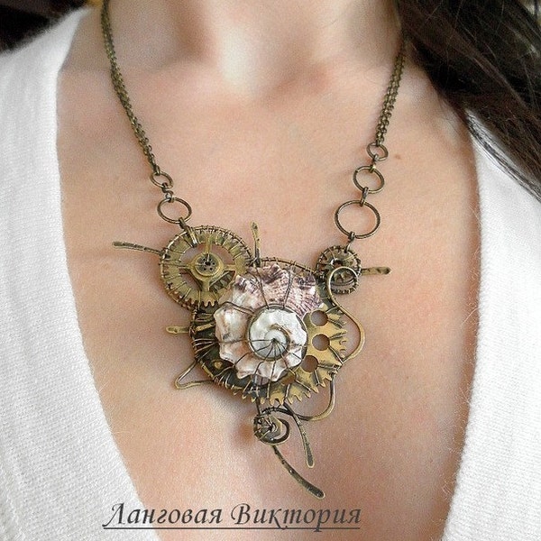 Collier steampunk, pendentif steampunk, pendentif steampunk enveloppé de fil de fer, pendentif coquillage, pendentif fossiles, style steampunk, cadeau pour elle