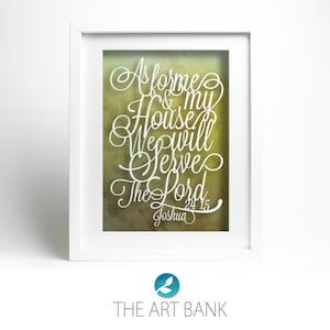 Puede incluir: Impresión artística enmarcada en blanco con el texto "As for me & my House We will Serve The Lord Joshua 24:15" en elegante escritura blanca. El fondo tiene un color verde y amarillo suave y difuminado. El logotipo de The Art Bank está en la parte inferior.