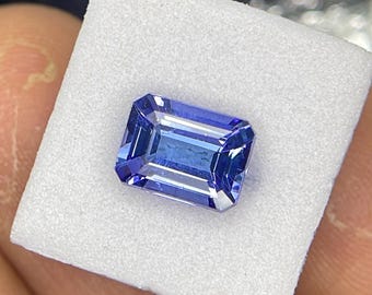 Natürlicher Tansanit Smaragdschliff 8x5.8 mm: 1.65 Karat, VVSI Klarheit