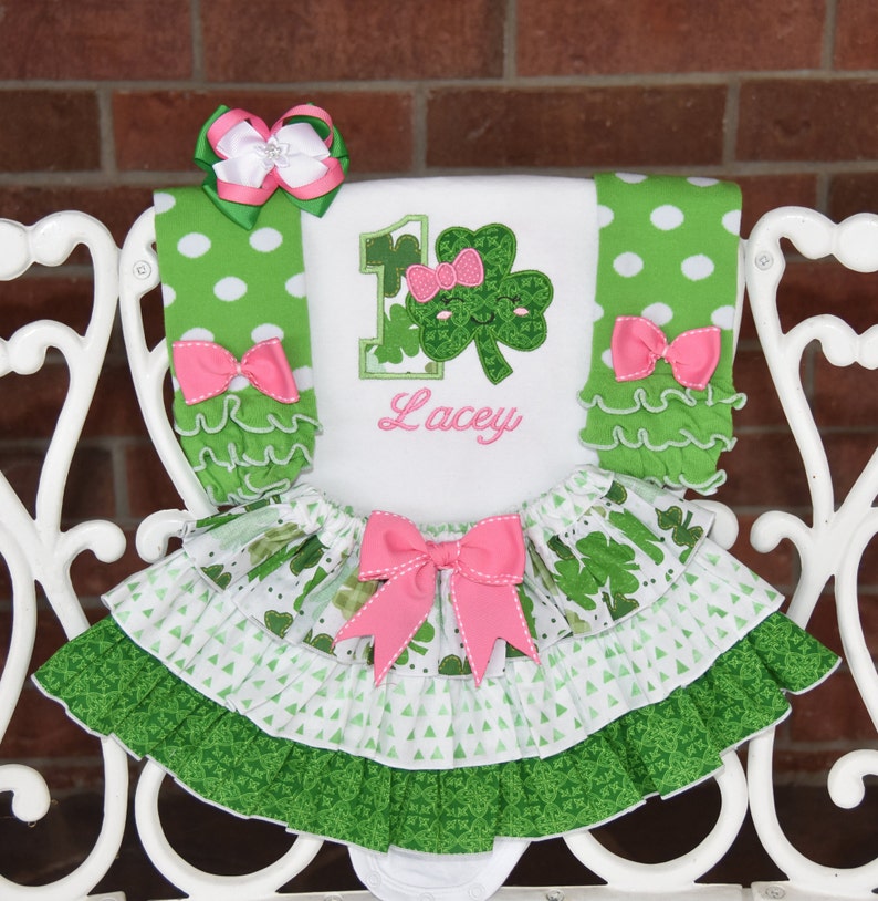 Patrick/'s Day Birthday Outfit Pink and green clover applique top ruffle skirt and hair bow! Baby Girl St