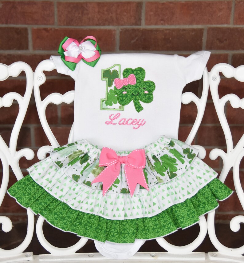 Patrick/'s Day Birthday Outfit Pink and green clover applique top ruffle skirt and hair bow! Baby Girl St