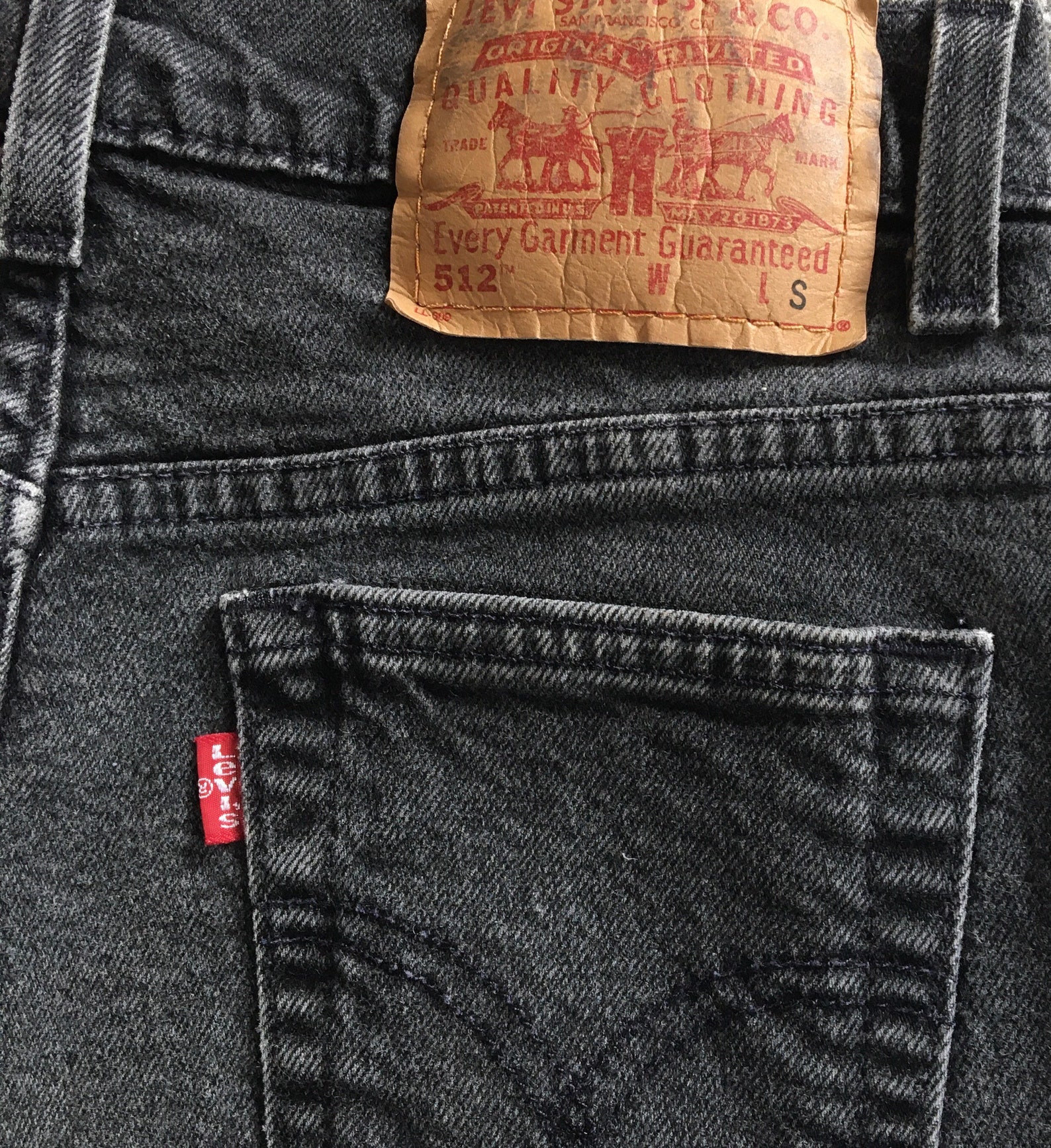 levis mom jeans black