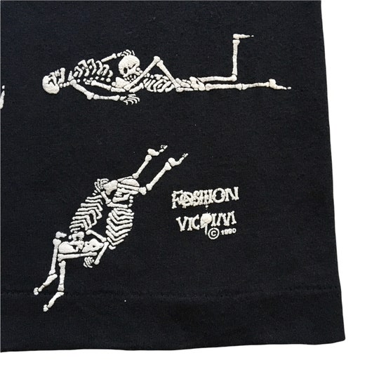 Disover Vintage 1990 Fashion Victim Skeleton Sex T-Shirt