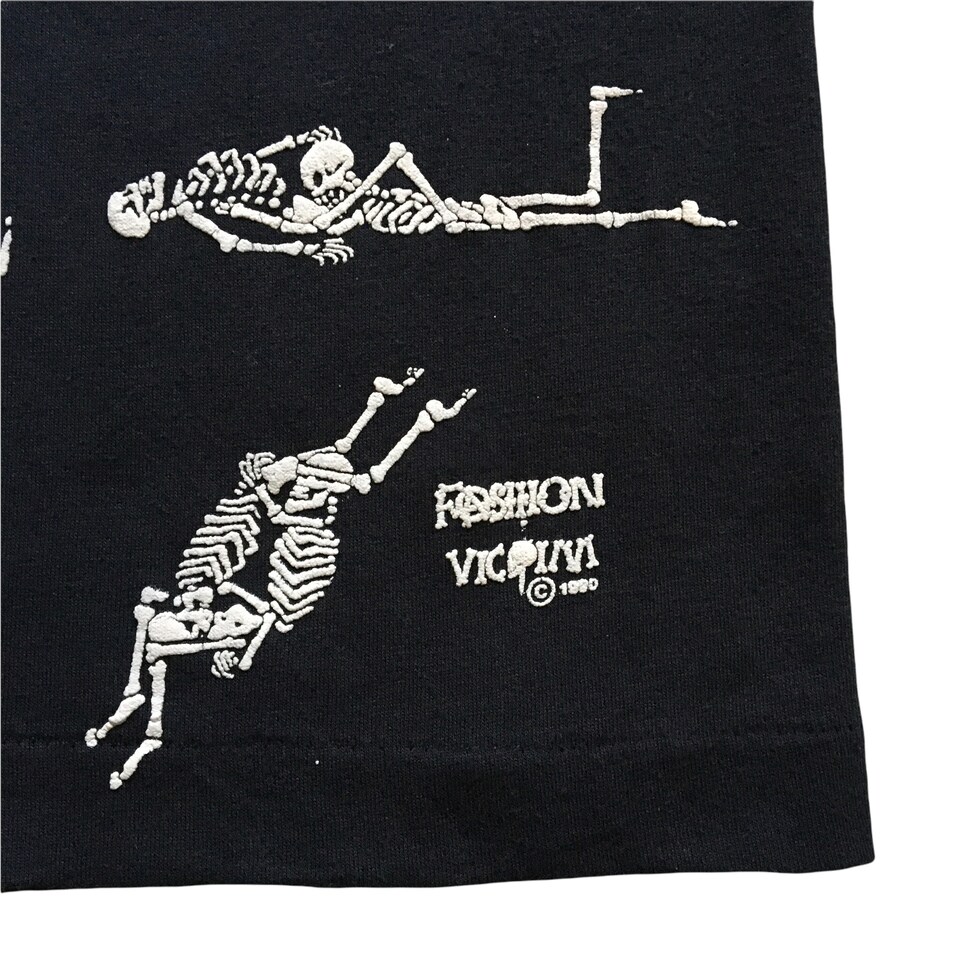 Discover Vintage 1990 Fashion Victim Skeleton Sex T-Shirt