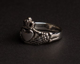 Sterling Silver Skeleton Hand Claddagh Ring: Unique Irish Design