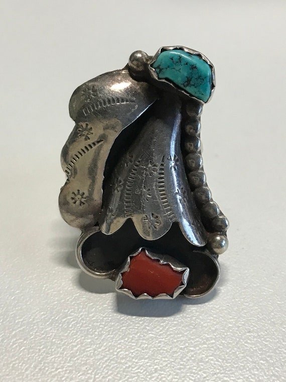 Exceptional Vintage Native American Navajo Coral Sterling Silver Ring Exceptional Vintage Native American Navajo Coral Sterling Silver Ring