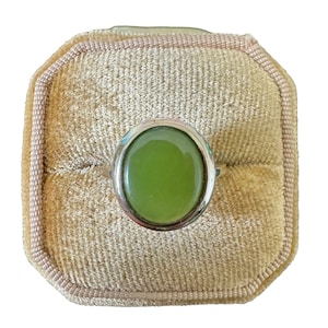 Vintage Nephrite Jade Ring: 10k Yellow Gold, Mid-Century Fine Jewelry, Size 5 1/2