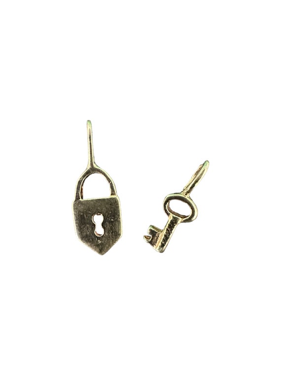 Vintage 10k Gold - 1980s - Lock & Key Charm Pendan