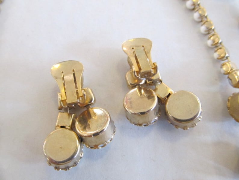 White Necklace Bracelet /& Earrings Set Cabochons with Aurora Borealis Rhinestones