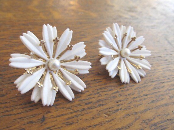 Emmons White Floral Earrings Gold Tone Clips Sign… - image 2