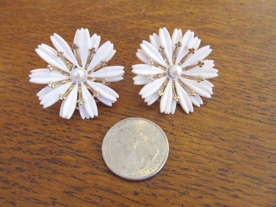 Emmons White Floral Earrings Gold Tone Clips Sign… - image 7