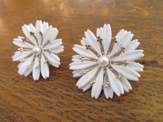 Emmons White Floral Earrings Gold Tone Clips Sign… - image 3