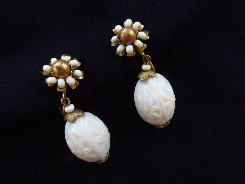 Miriam Haskell Necklace /& Earrings Demi Parure Set Cream Colored Lucite and Gold Tone