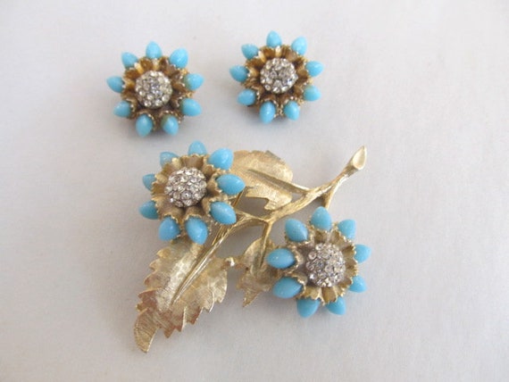 Hargo Aqua Brooch Rhinestones Gold Tone Signed HAR
