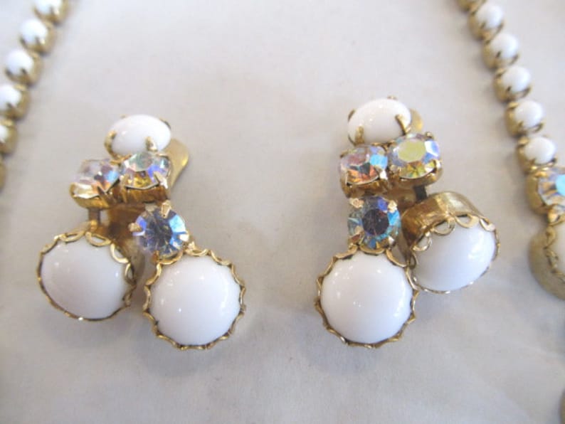 White Necklace Bracelet /& Earrings Set Cabochons with Aurora Borealis Rhinestones