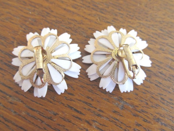 Emmons White Floral Earrings Gold Tone Clips Sign… - image 5
