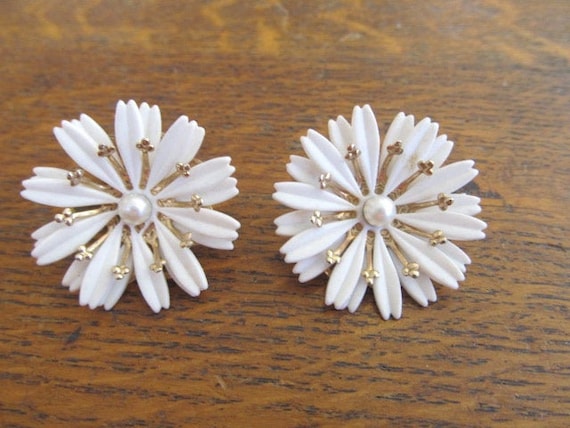 Emmons White Floral Earrings Gold Tone Clips Sign… - image 1