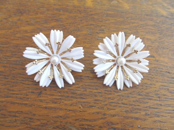 Emmons White Floral Earrings Gold Tone Clips Sign… - image 4
