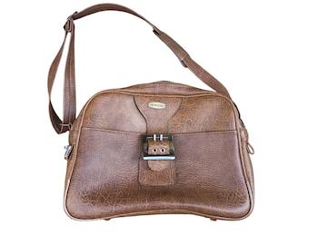 Bolso de hombro de viaje Meridian de piel sintética marrón estilo vintage de los años 70. Bolso de hombro de viaje Meridian de piel sintética marrón vegana. Bolso de viaje marrón.