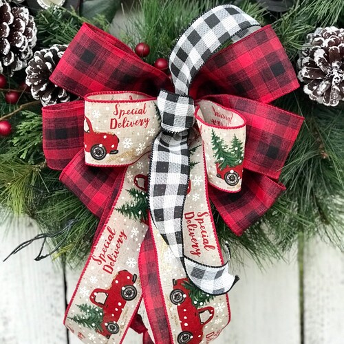 Red Truck Christmas Wreath, Christmas shops Door Decor, Holiday Decor, Red Truck Wreath, Greenery Wreath, Farmhouse Decor