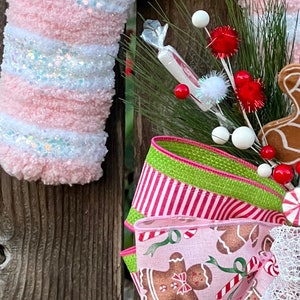 Whereable Art Alligator Candy Cane Door Hanger main image 0