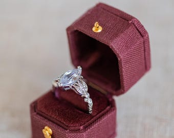 Burgundy Wine Bevelled Linen Ring Box Gold Clasp, Antique Ring Box, Vintage Ring Box, Petite Ring Box, Engagement Ring, Clasp with Hinge