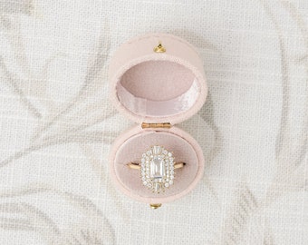 Light Pink Linen Oval Ring Box Gold Clasp, Antique Ring Box, Vintage Ring Box, Petite Ring Box, Engagement Ring, Gold Clasp, Hinge
