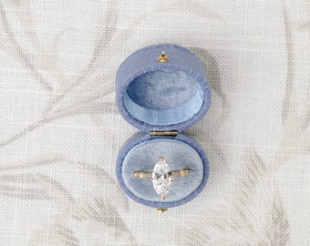 Periwinkle Linen Oval Ring Box Gold Clasp, Antique Ring Box, Vintage Ring Box, Petite Ring Box, Engagement Ring, Clasp with Hinge