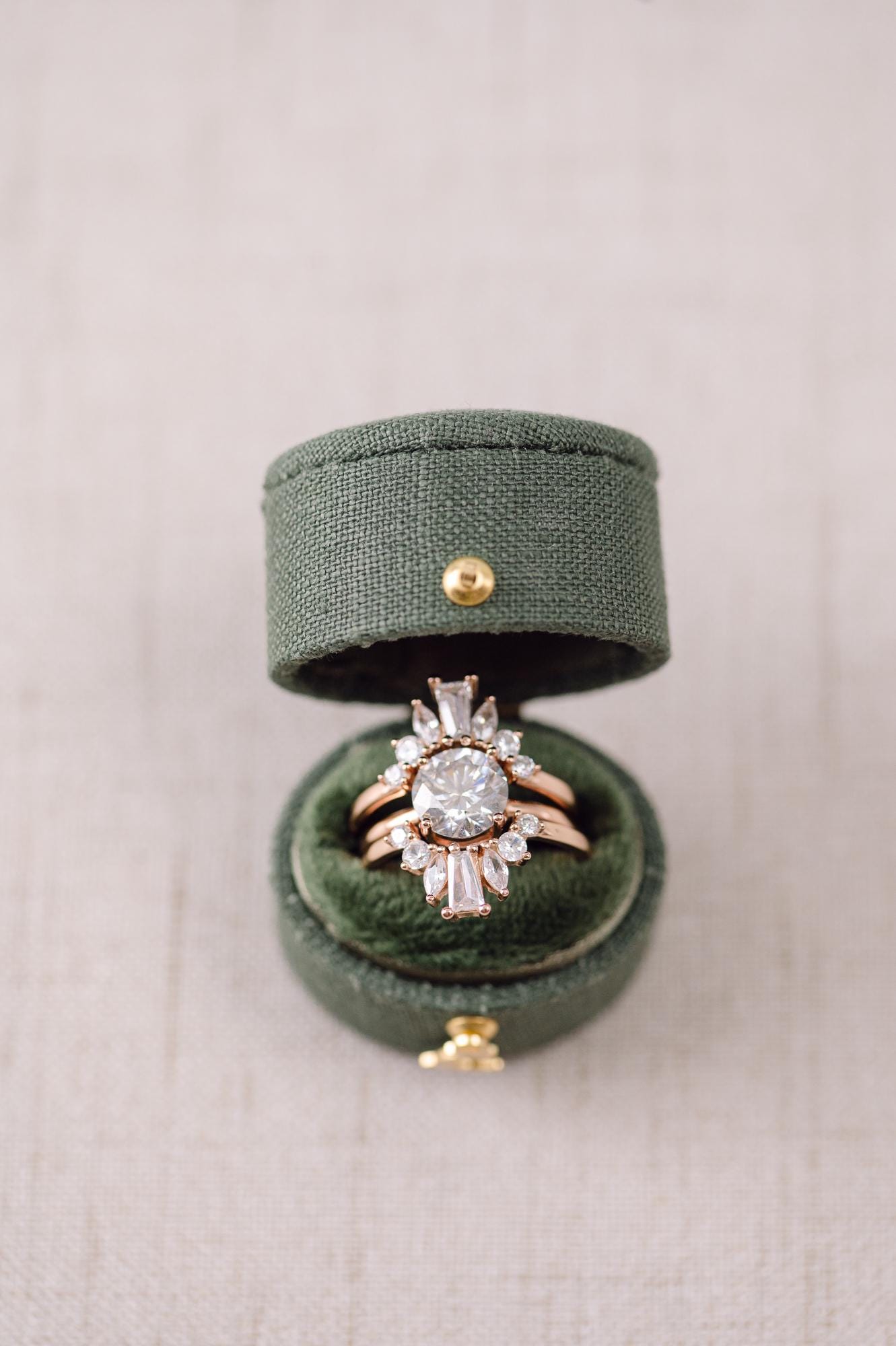 Olive Green Linen Oval Ring Box Gold Clasp, Antique Ring Box, Vintage Ring Box, Petite Ring Box, Engagement Ring, Clasp with Hinge
